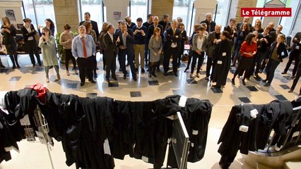 Vannes. Les avocats retirent leurs robes