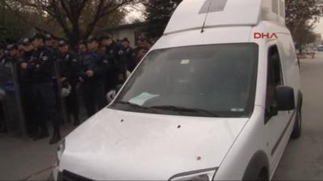 Meclis Önünde Oturma Eylemi Yapmak İsteyen Sendika Üyelerine Polis Müdahalesi -2