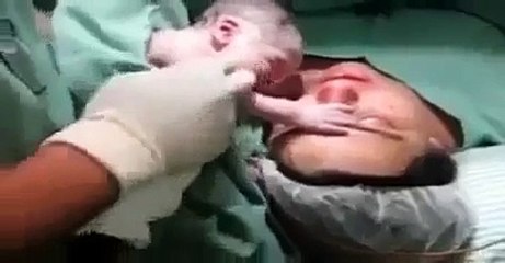 Recém nascido não quer largar a mãe!