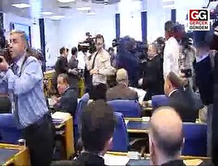 KOMİSYON'DA ' 'DİREN VATANDAŞ HASTALANMA' PANKARTLI PROTESTO