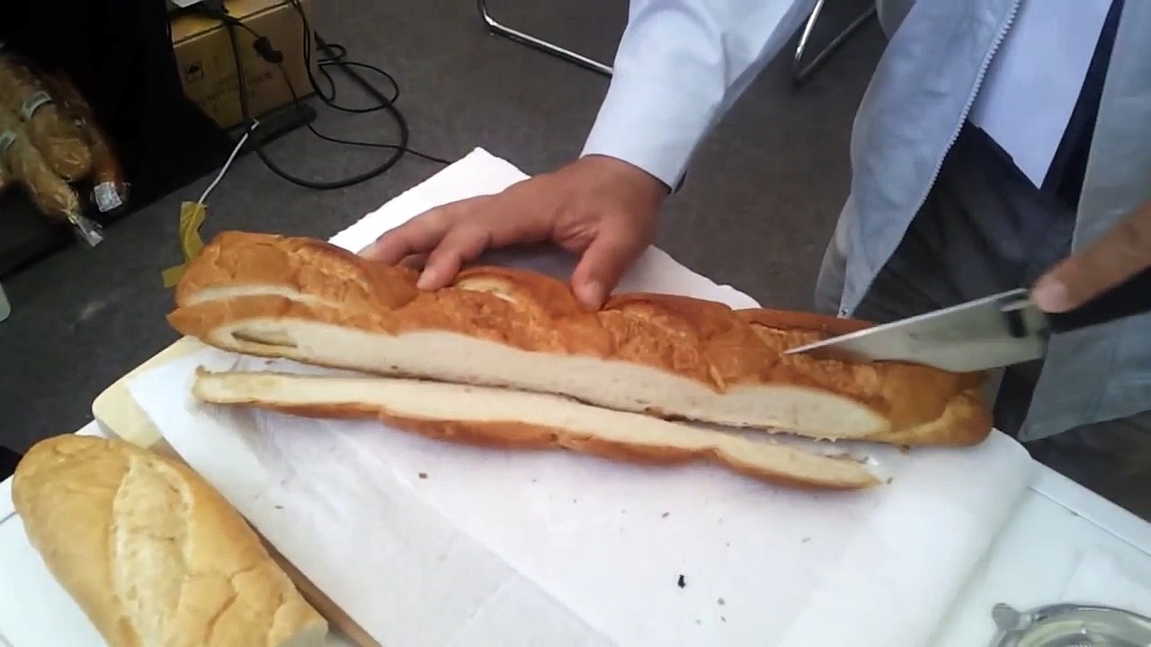 Esta faca corta tudo como se fosse manteiga!