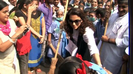 Juhi Chawla cleans the streets of Mumbai