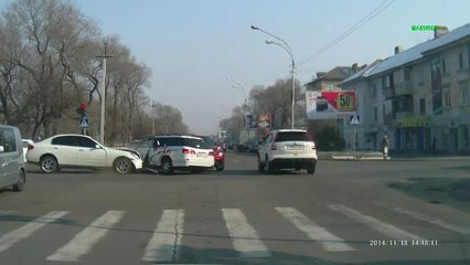 Car crash compilation #141 / Compilation d'accident de voiture n°141 + Bonus