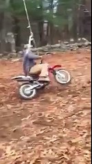 papa fait de la balançoire