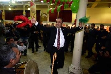 AK Parti ve CHP Milletvekilleri Birlikte Halay Çekti