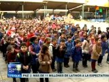 Cientos de niños sirios regresan a la escuela en Homs tras bombardeos