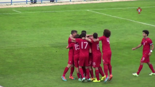Le coup franc superbe de Gonçalo Guedes !