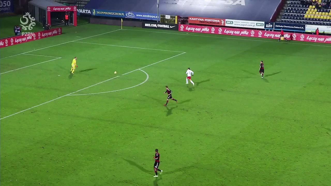 Ce goal fait un petit pont à l'attaquant