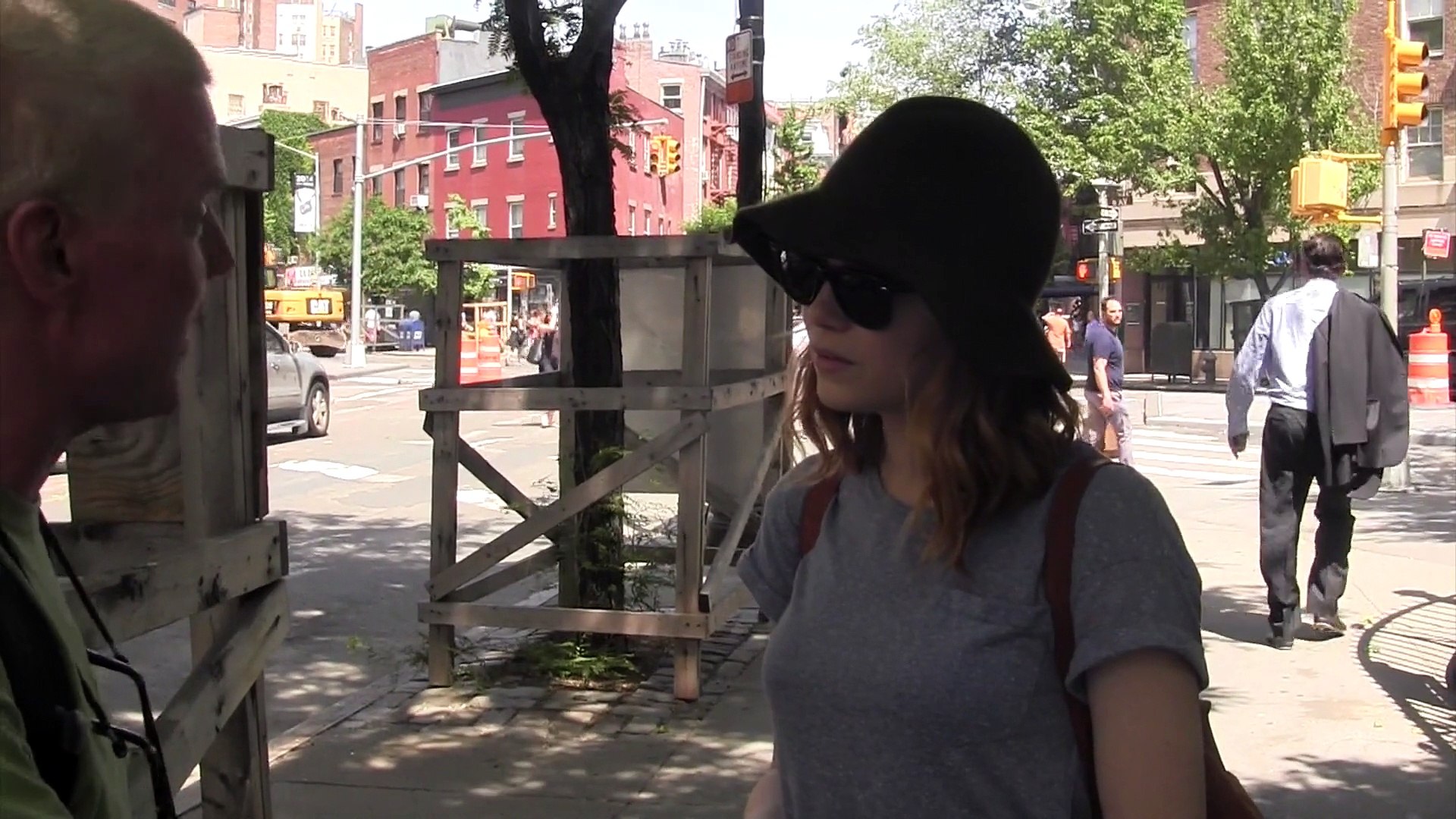 Emma Stone confronts paparazzi in NYC
