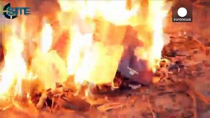 Jihadistas franceses queimam passaportes em vídeo