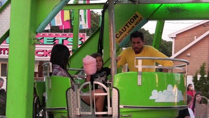 Kourtney Kardashian & family ride a ferris wheel in The Hamptons