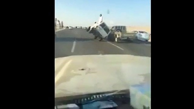 Un Saoudien chute lors d'une tentative de 2 roues sur l'autoroute