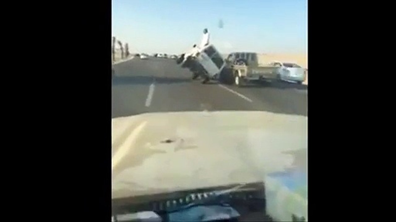 Un Saoudien chute lors d'une tentative de 2 roues sur l'autoroute