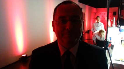 Carsten Schaefer grüßt das WWE-Universum