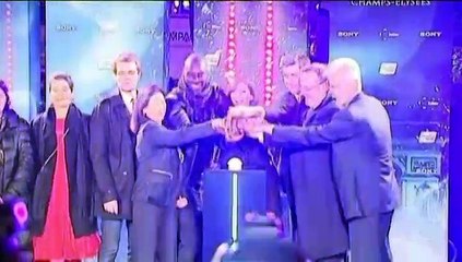 Omar Sy illumine les Champs-Elysées