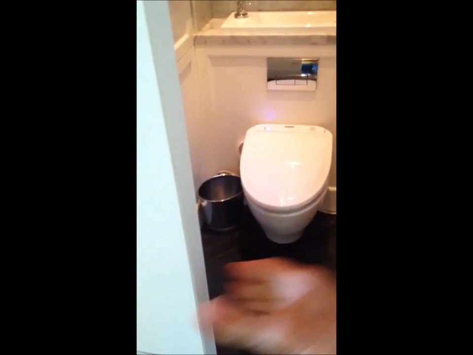 WiCi Boxi ®, Wall mouted toilet with integrated basin