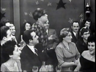 Archives de Radio-Canada: Café des Artistes réalisé par Robert Sarrazin