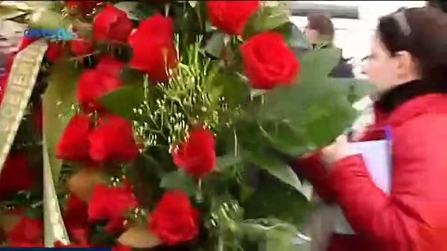 El Palacio de Dueñas recibe la visita de allegados a la Duquesa de Alba