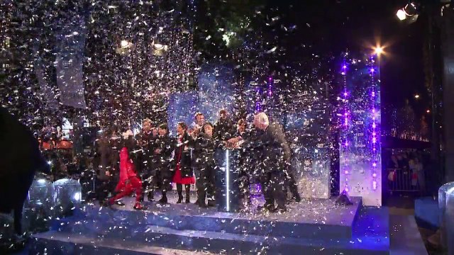 O espetáculo das luzes de natal em Paris