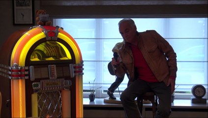 LITTLE OLD WINE DRINKER ME - JERRY MARVIN