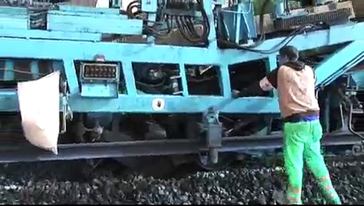 railway line construction machine live clip by mobile knowledge clip