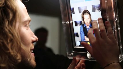 Julien Doré, Yannick Noah et d'autres artistes découvrent le tweet mirror #FCF