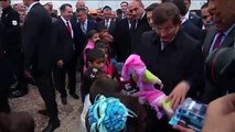 Davutoğlu mülteci kapında