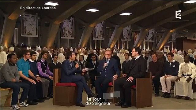 Le petit lapsus gênant d'un jeune prêtre lors de l’émission le jour du seigneur