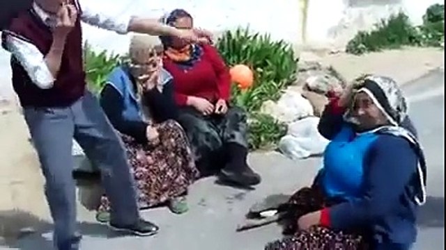 Apaçi dansı yapan teyze