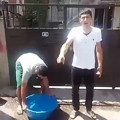 ALS Bucket ice Challenge'da meydan okuyamayan çocuk _)