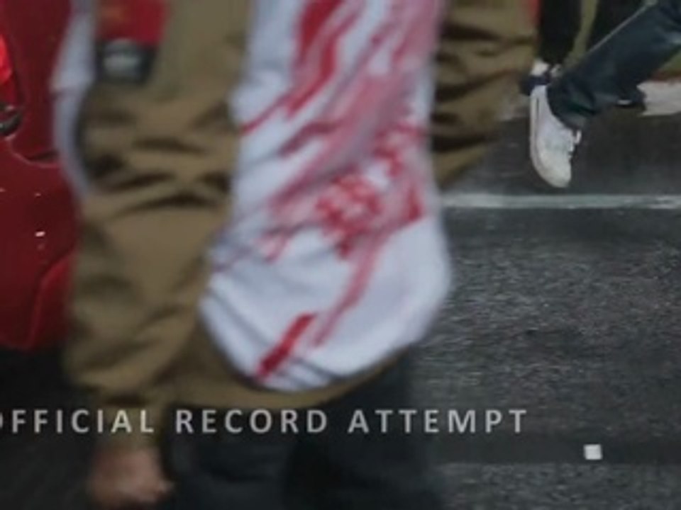 Insolite : il bat le record du monde de créneau avec 8 cm d'écart entre deux voitures !