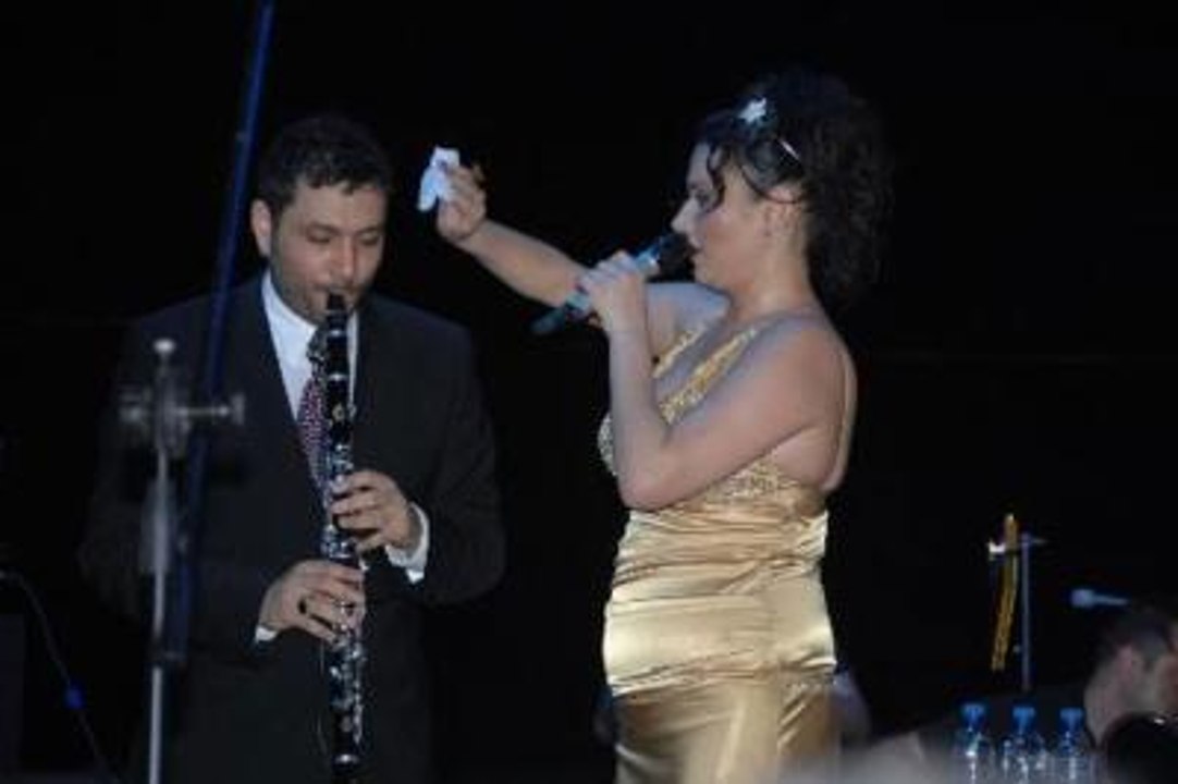 Hüsnü Şenlendirici 10 Korumayla Geziyor