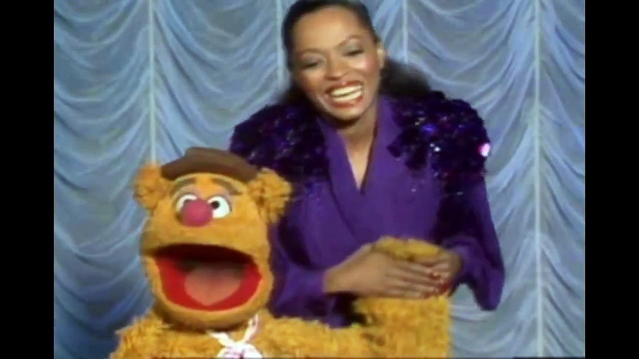 DIANA ROSS – „Reach Out And Touch (Somebody's Hand)“ with Muppets (HD)