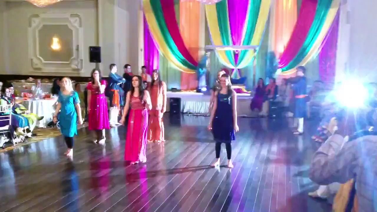 Superb Mehndi Dance performances Pakistani wedding - Pak video tube