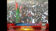 Anchor Iqrar ul Hassan telling difference bw PTI Larkana Jalsa & PPP Jalsas