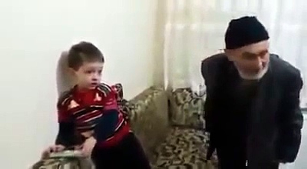 Dedeyle torun Kumanda kavgası (ÇOK KOMIK!)