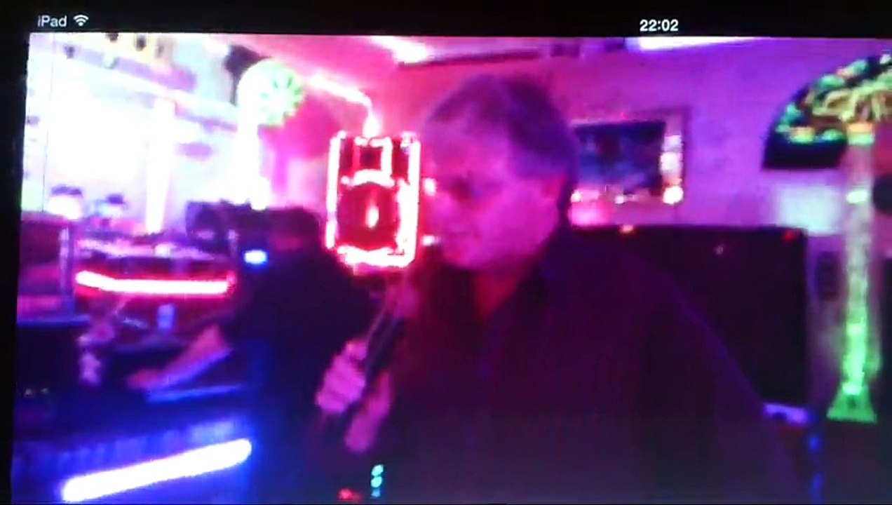 elle est d ailleurs. interpréter par Daniel jean