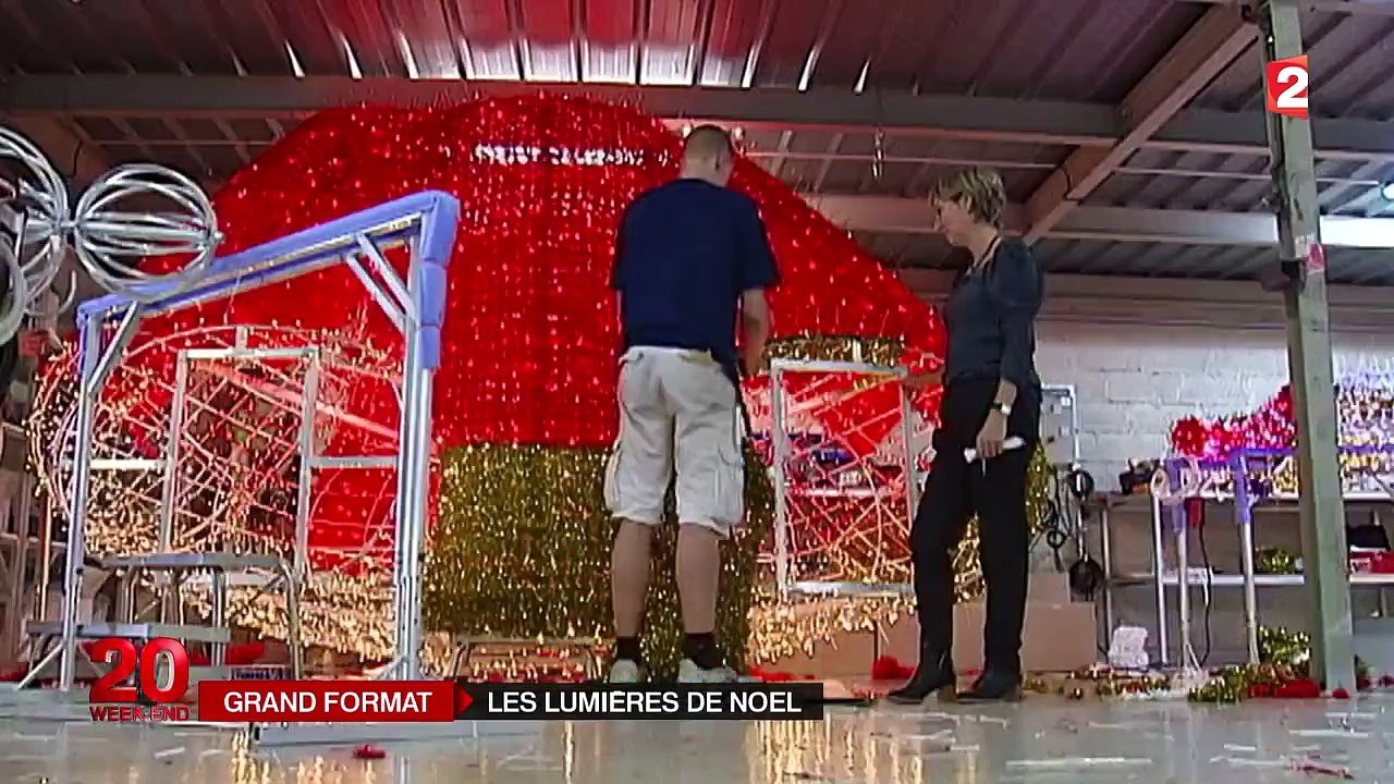 Noël : Omar Sy illumine les Champs-Elysées