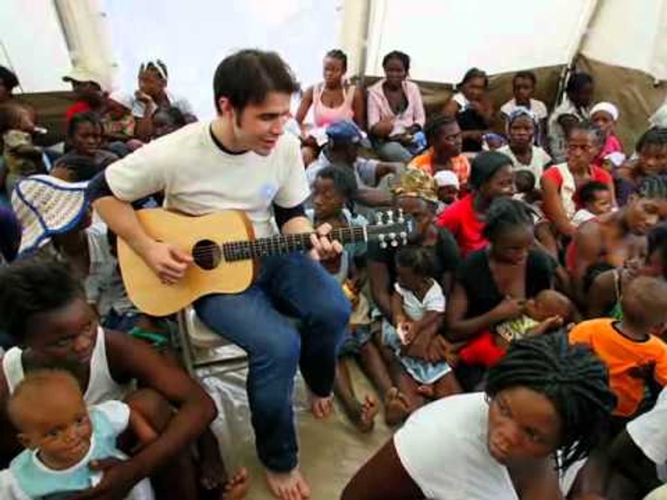 American Idol Kris Allen Inspires Fans with his Music and Generosity!
