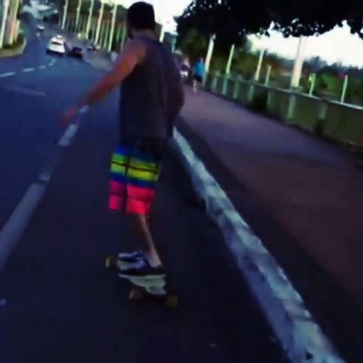 Matheus andando de skate ♥ (Jorge&Mateus)