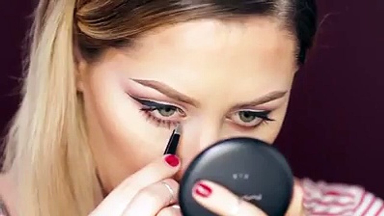 Red Lip Make Up Tutorial.