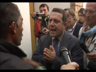 Napoli - Campi rom, caos in Municipalità a Scampia (21.11.14)