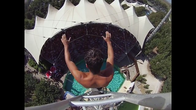 25 Metre Yükseklikten Havuza Atlamak