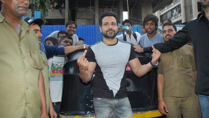Emraan Hashmi Promotes Ungli With Mumbai Auto Rickshaw Drivers !