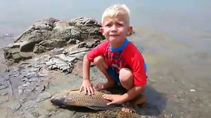 Menino chora morte de peixe!