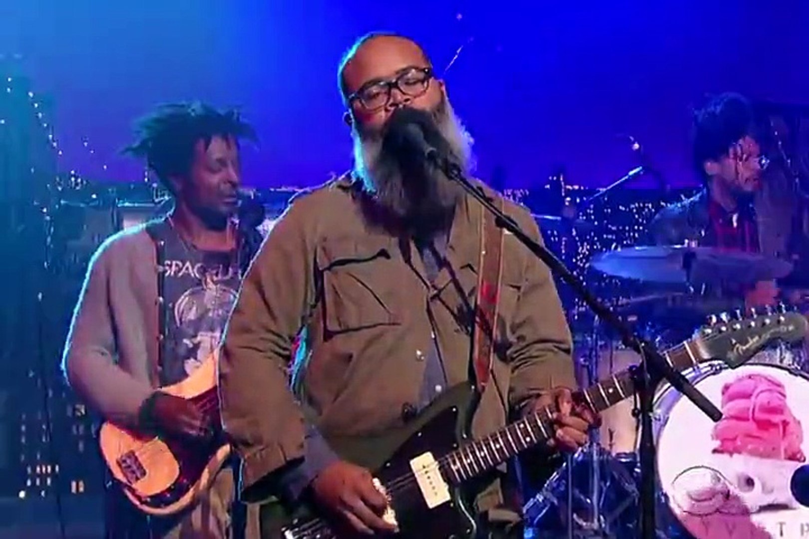 TV on the Radio - Happy Idiot [Live on David Letterman] - video Dailymotion