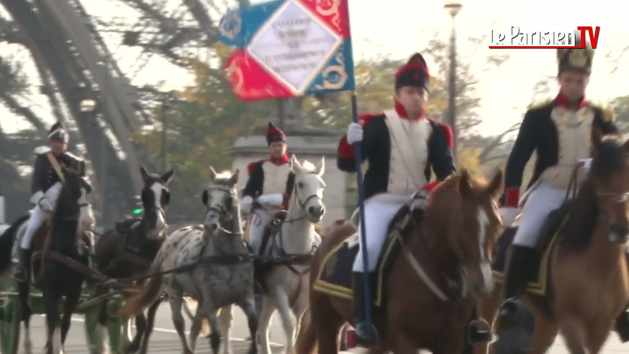 L'impressionnant défilé de chevaux dans les rues de Paris
