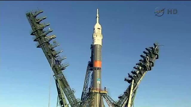 [ISS] Soyuz TMA-15M Rolled Out to Launch Pad Ahead of Launch to ISS