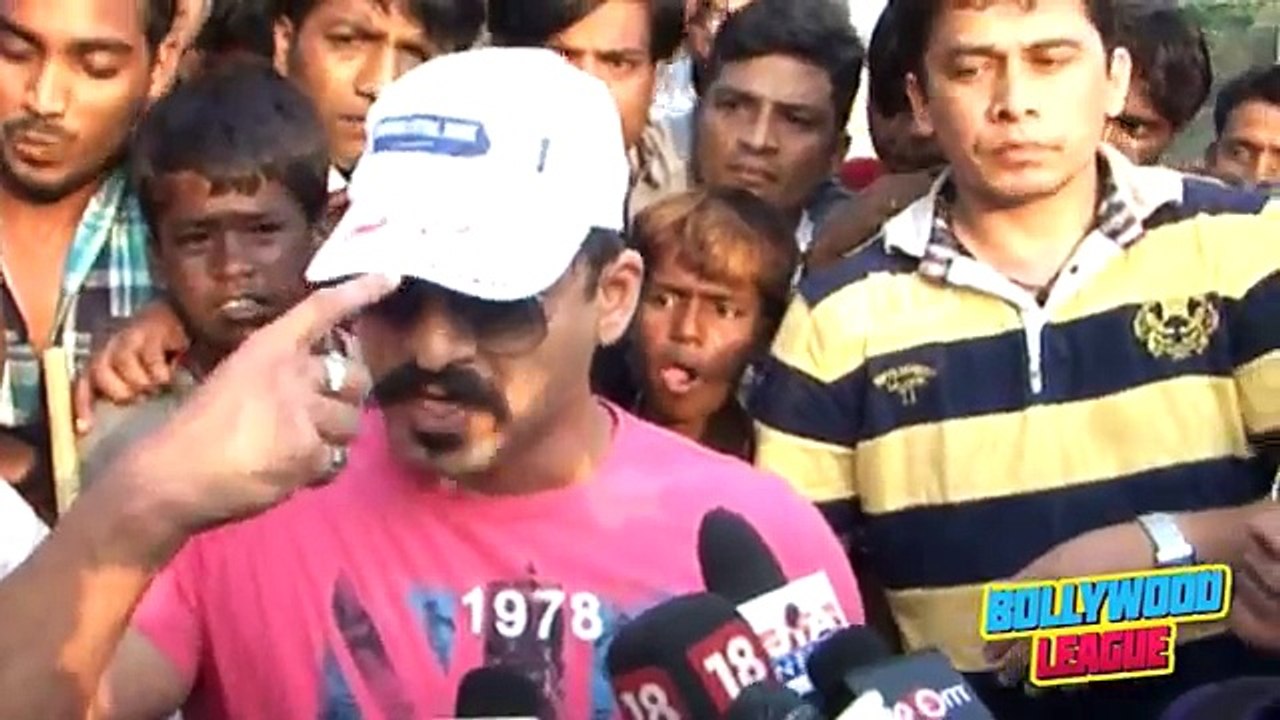 Vivek Oberoi Supports Swachh Bharat Campaign at Juhu Beach