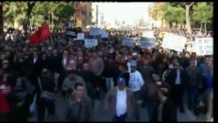 Tiran'da Hükümet Protesto Edildi